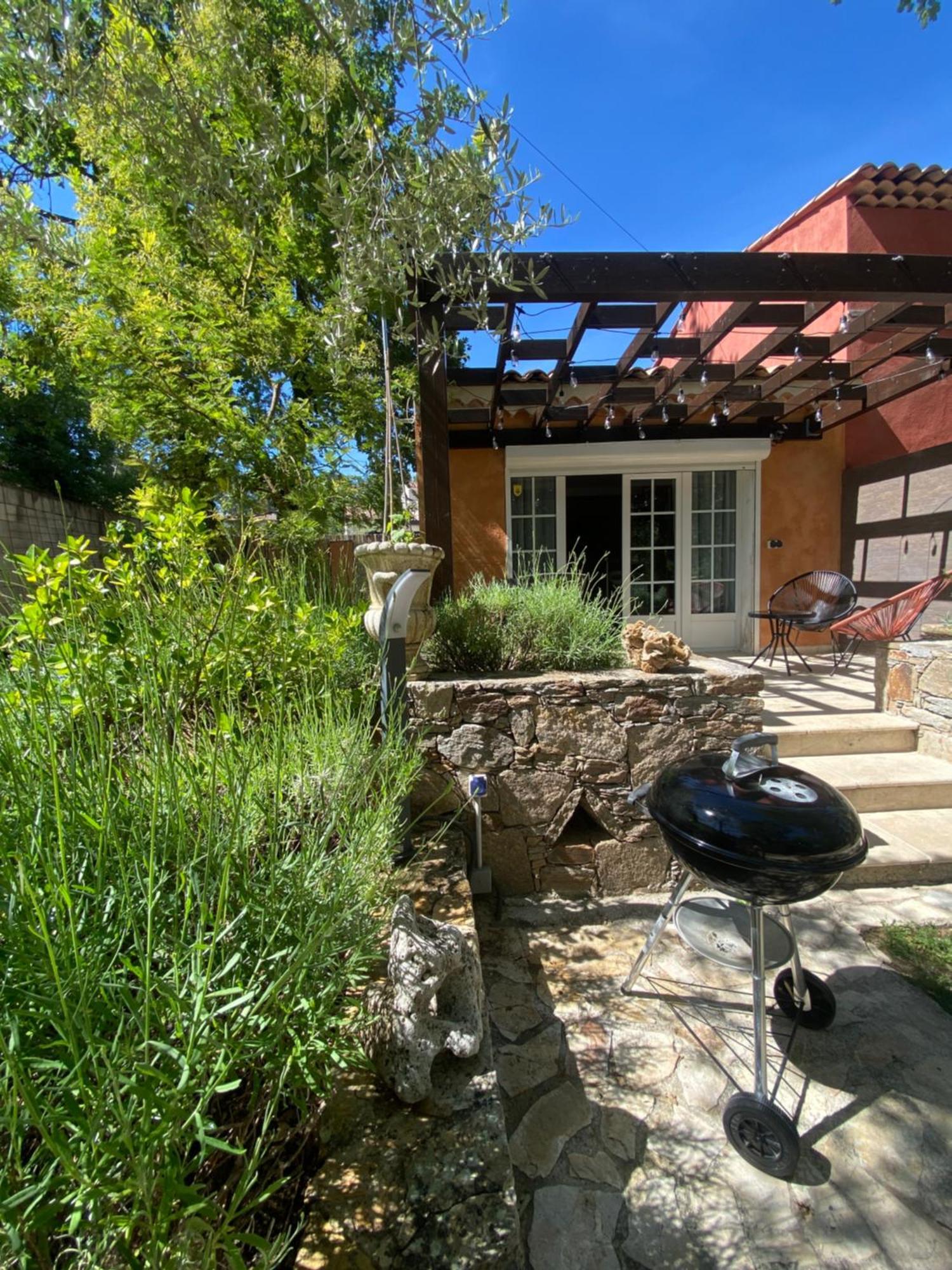 Dependance Individuelle Apartment Nans-les-Pins Exterior photo